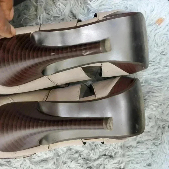 Rampage Suede Gray heels.  Size 9.5 - Picture 6 of 8